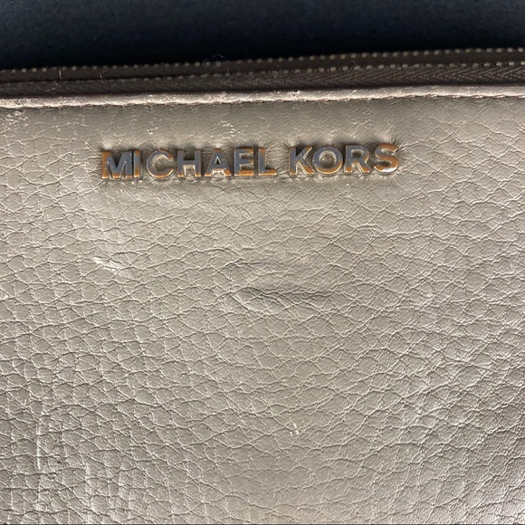 Michael Kors double zip around leather wristlet - Picture 4 of 13